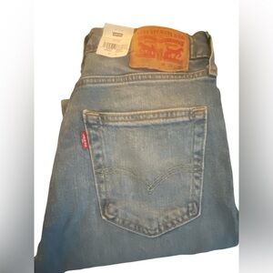 Levi’s Jeans slim tapper 512. 29W 30L. NWT. Medium blue